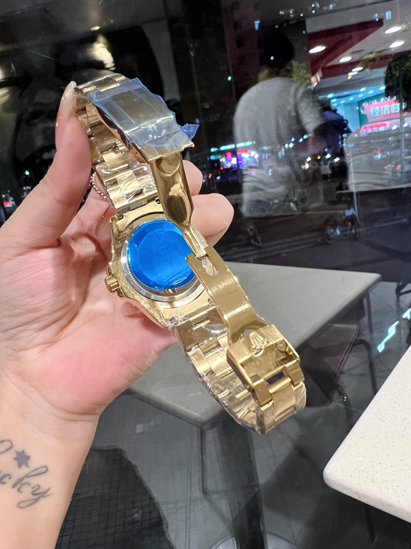 ブランド時計背面デザイン